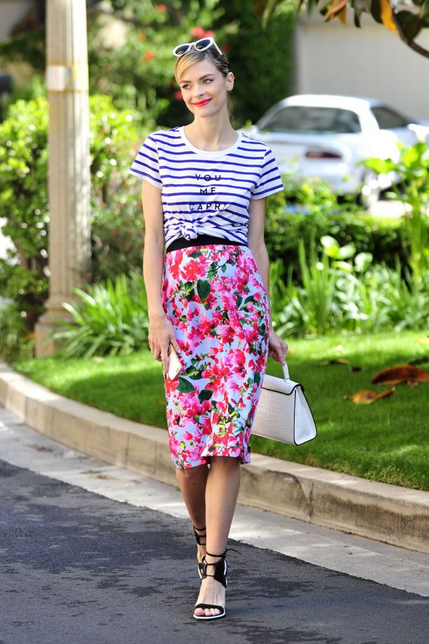 Jaime King Steps Out In Clashing Prints, 2015