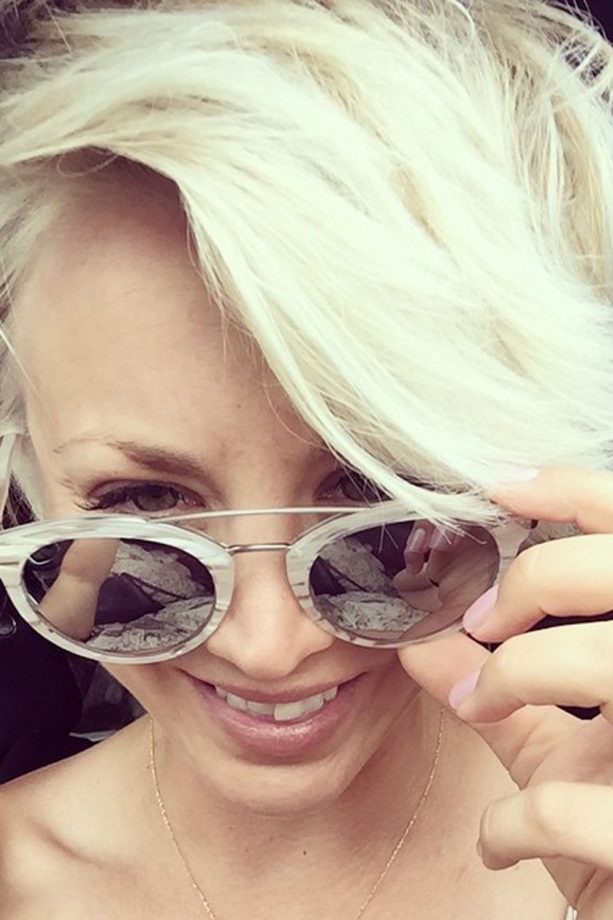 Kaley Cuoco Sweeting Goes From Pink To Blonde On Instagram, 2015