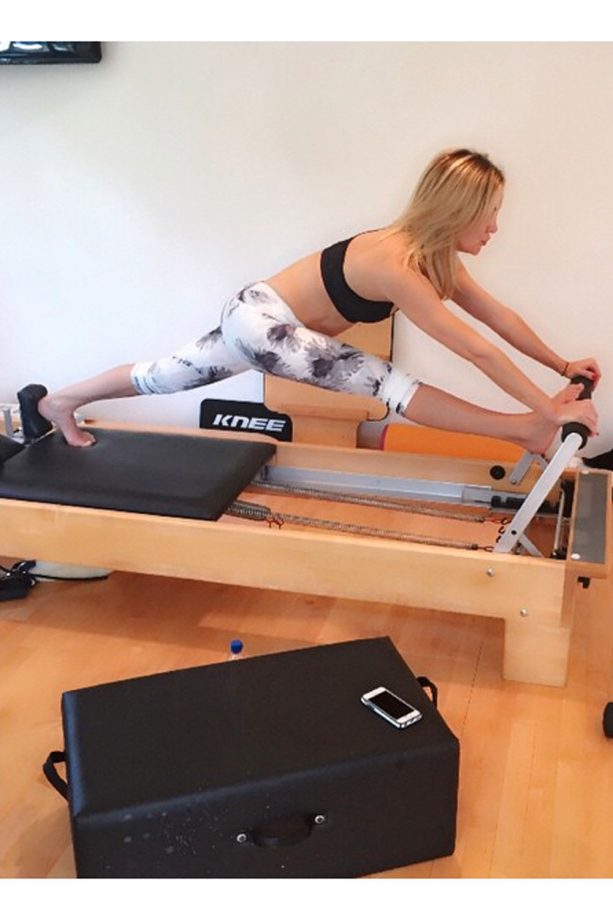 Kate Hudson Opts For Patterned Monochrome Leggings To Jazz Up Her Exercise Regime, 2015