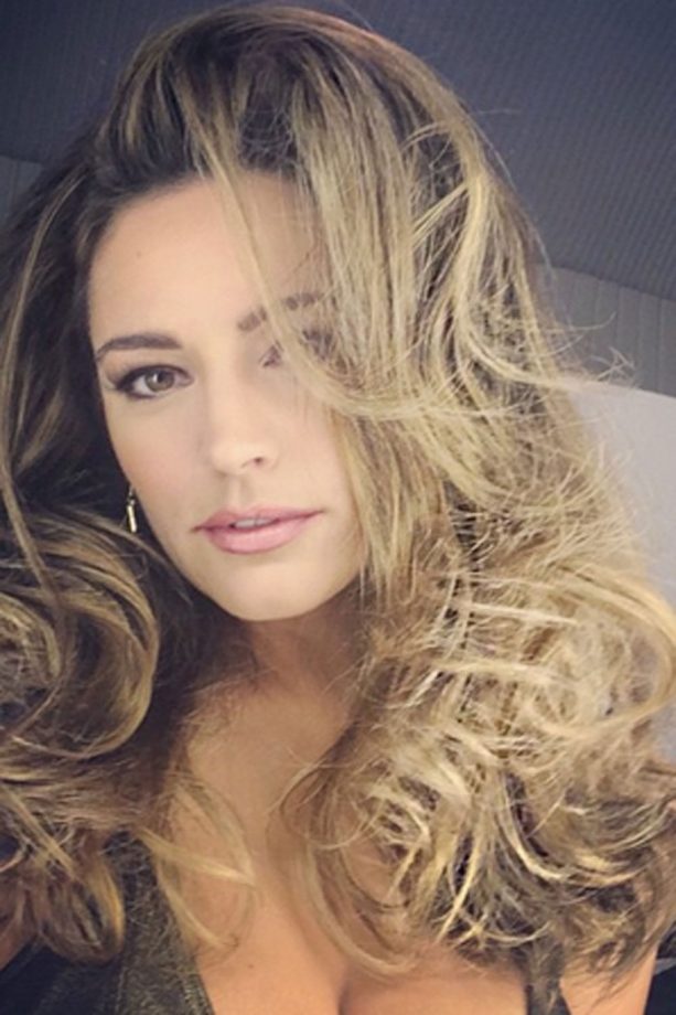 Kelly Brook Shows Off Her Lighter Shade On Instagram, 2015