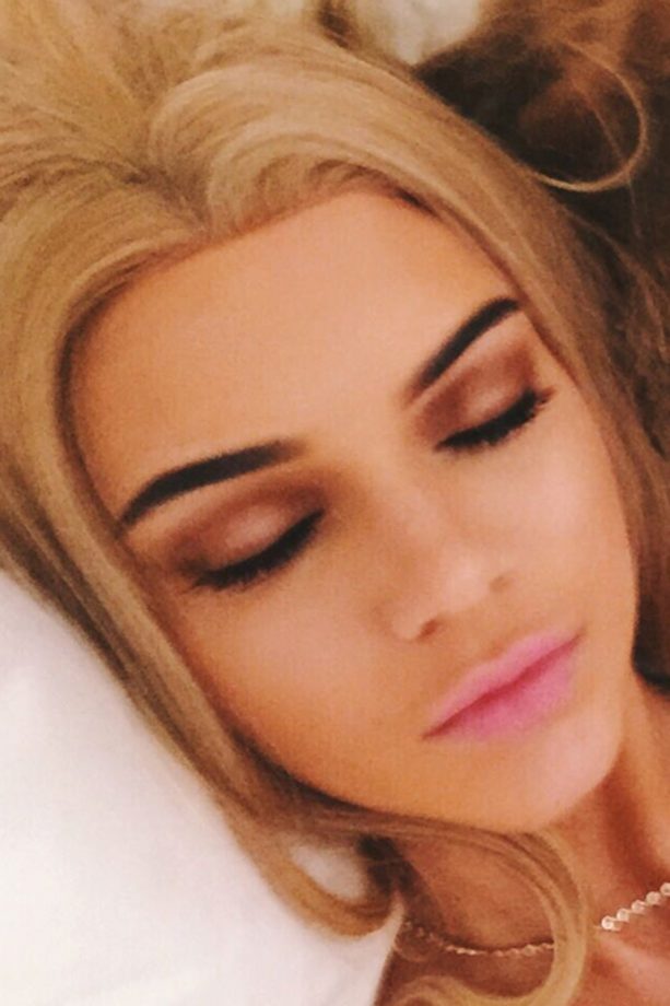 Kendall Jenner Shows Off Her New Honey Blonde Hair, 2015