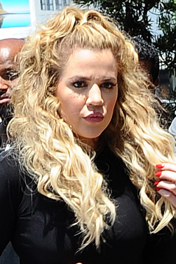 Khloe Kardashian Works Seriously Bouncy Curls Out In LA, 2015