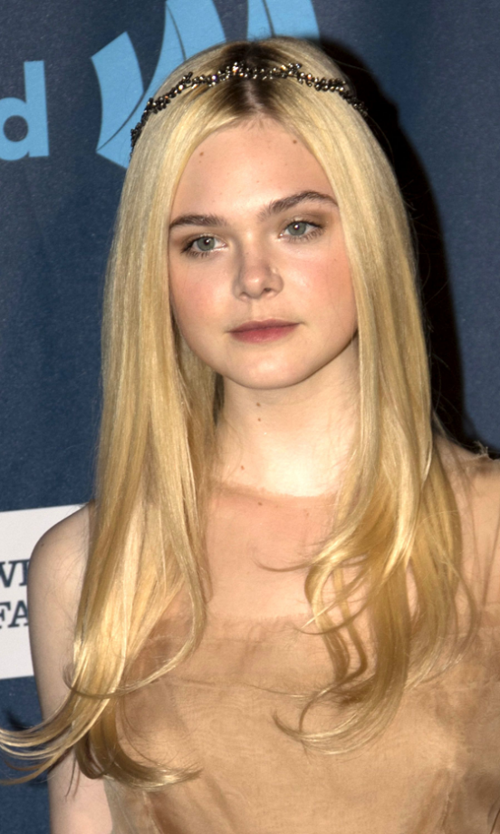 Elle Fanning Accessories Her Simple Look, 2013