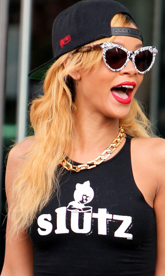 Rihanna Experiments With Blonde Hair, 2013