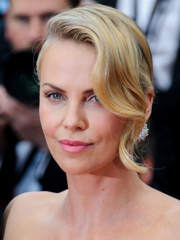 Charlize Theron's Retro Glamour Up Do, 2015