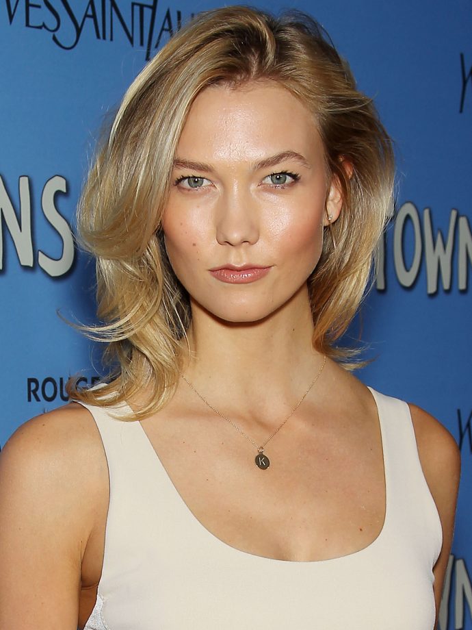 Karlie Kloss Nails The Perfect High-Volume Blow Dry, 2015