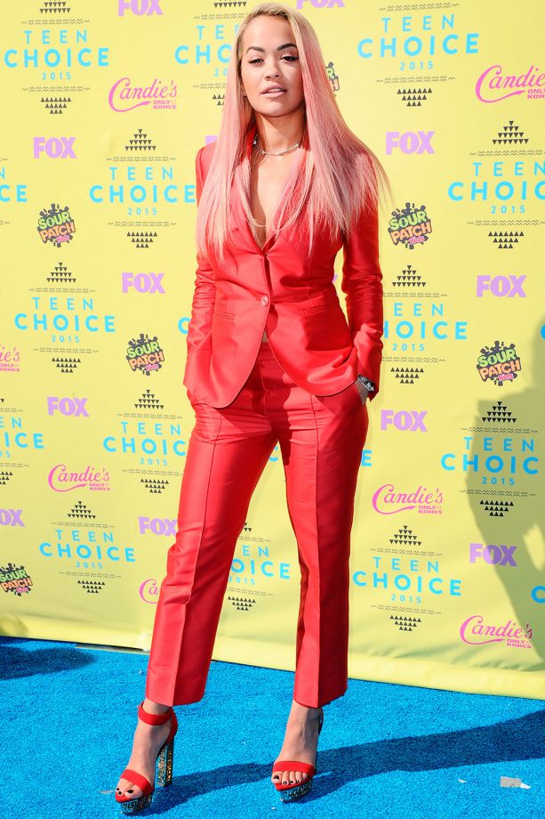 Rita Ora Brings Some Colour To The Blue Carpet In A Red Max Mara Suit At The Teen Choice Awards, 2015