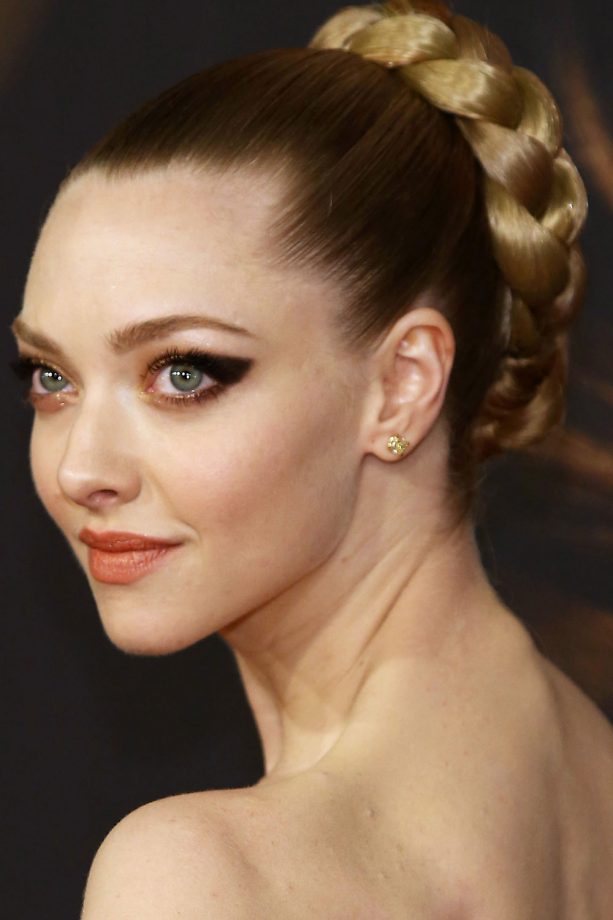 Amanda Seyfried Teams Her Plaited Hairstyle With Dramatic Eyes At The 'Les Miserables' Premiere, 2012