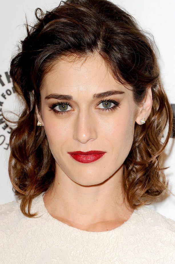 Lizzy Caplan Works A Curly Bob At The 'Masters Of Sex' Screening, 2014