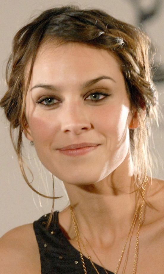 Alexa Chung At The Emmys Wearing A Loosely Plaited Hairstyle, 2009