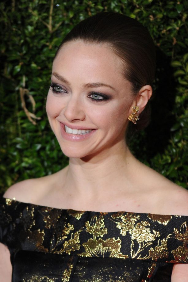 Amanda Seyfried Shows Off Her Dark Brown Locks At The Tony Awards, 2015
