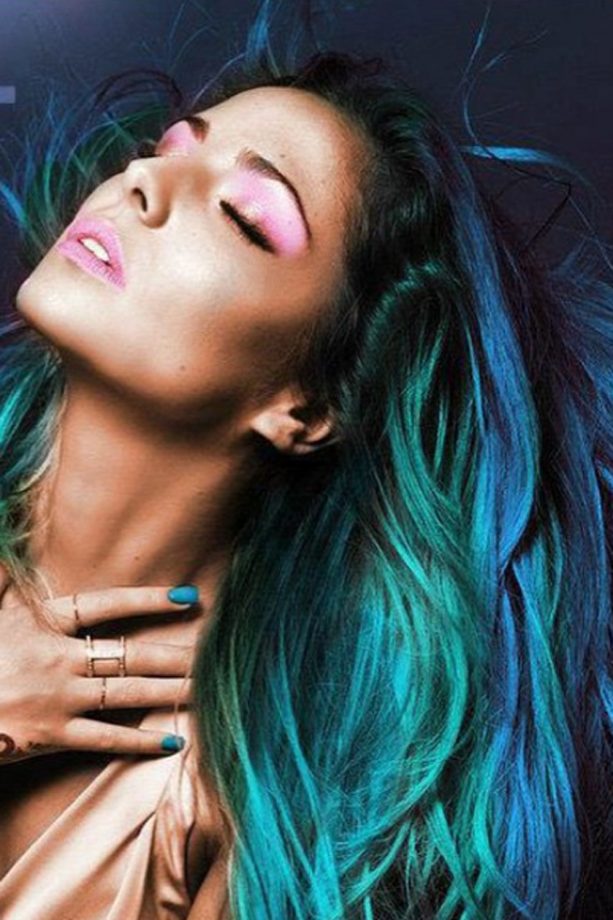 Chery Fernandez-Versini Experiments With Turquoise Hair On Instagram, 2015