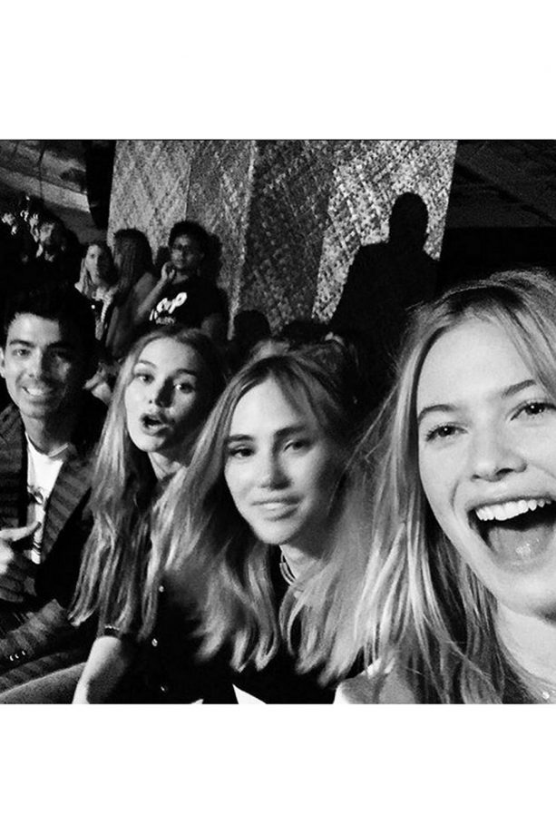 Suki Waterhouse Having All The Fun On The Tommy Hilfiger FROW