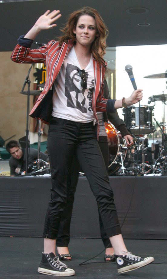 Kristen Stewart Keeps It Casual, Hollywood, 2008