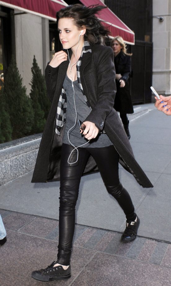 Kristen Stewart Brining Back PVC Leggings In New York, 2010
