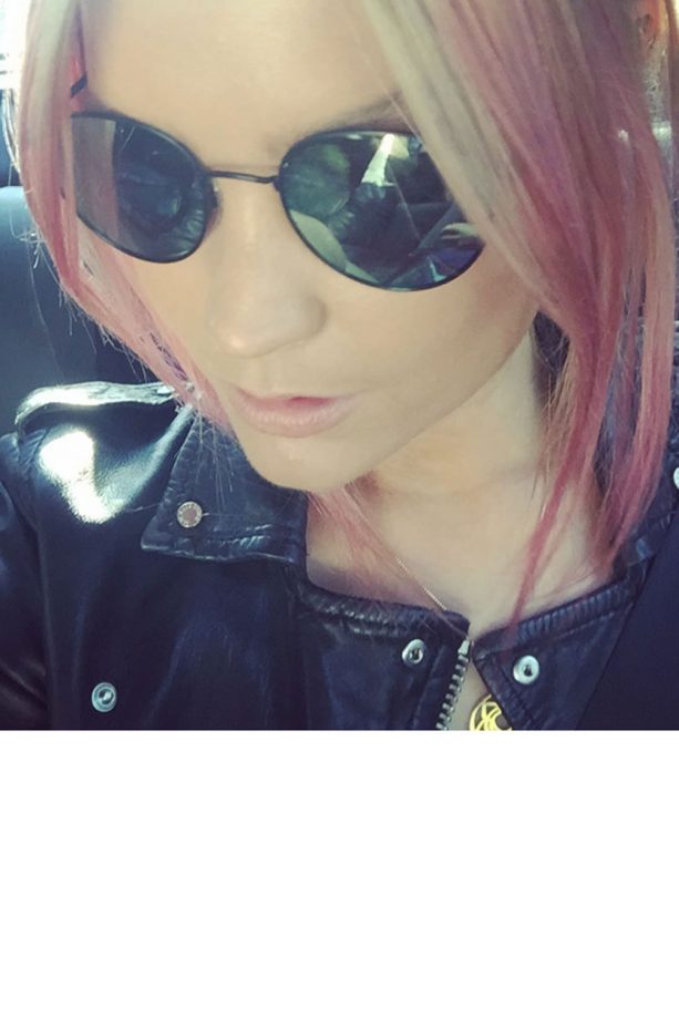 Laura Whitmore Adds Pink To Her Blonde Locks, 2015