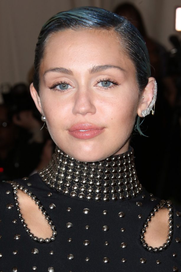 Miley Cyrus Tries Out Blue Hair At The Met Gala, 2015