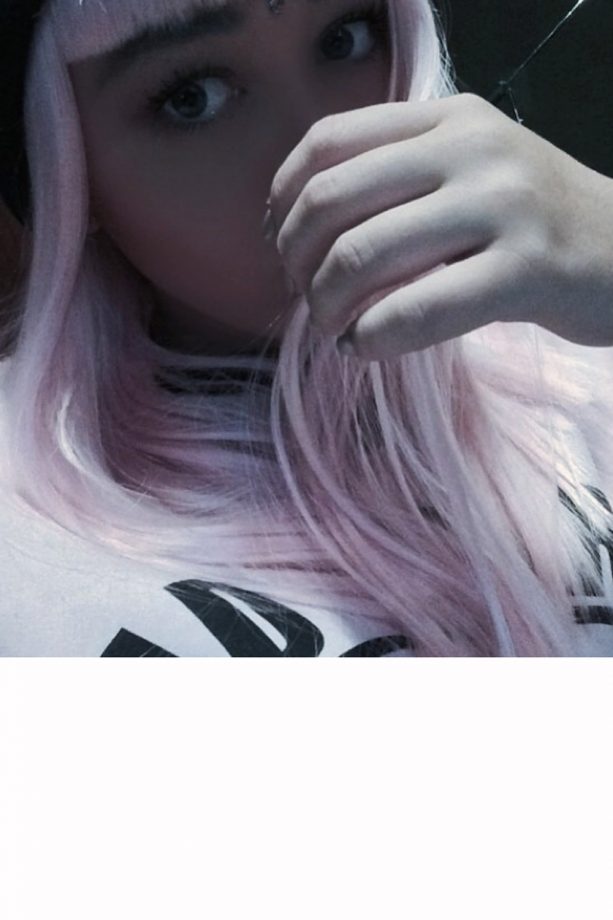 Noah Cyrus Works Pale Pastel Purple Hair, 2015