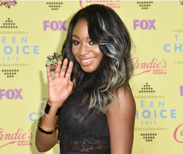 1/5 of Fifth Harmony Works The Grey Look