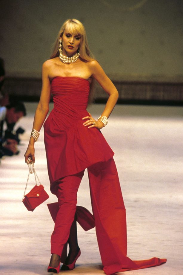 Jerry Hall Walks The Runway For Karl Lagerfeld During Paris Fashion Week, 1986