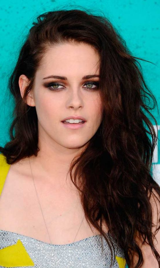Kristen Stewart Does Smokey Eyes And Messy Hair Like No Other, 2012