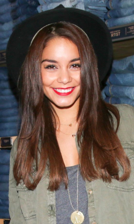 Vanessa Hudgens Accessorises Her Gorgeous 'Do At American Eagle's Rock Your Walk, 2013