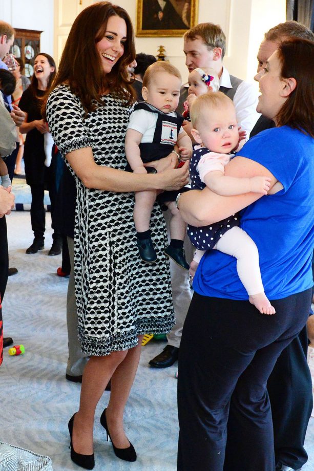 Kate Middleton Does Printed Monochrome To Visit With Other New Zealand Parents, 2014