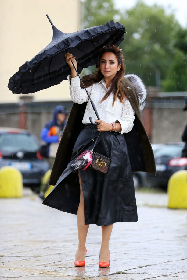 Umbrella’s Don’t Have to Be Boring, This Street Styler Looks Amazing With Her Accessory