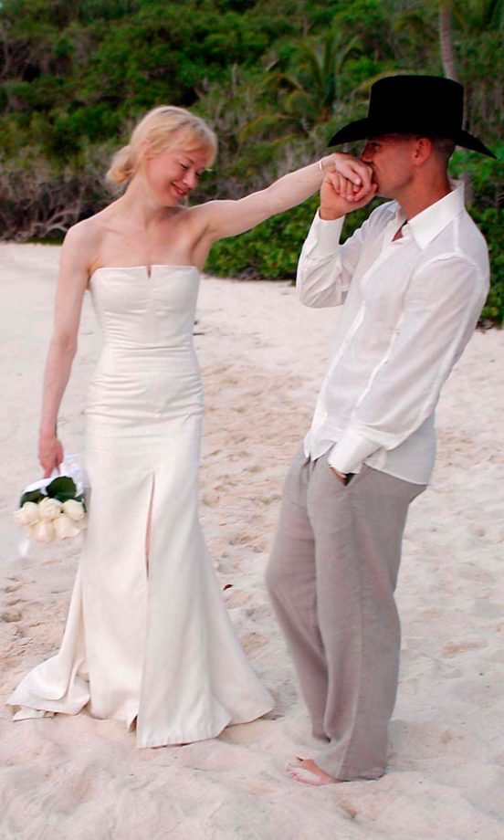 Want A Beach Wedding? Be Inspired By Renee Zellweger's Carolina Herrera Dress, May 2005