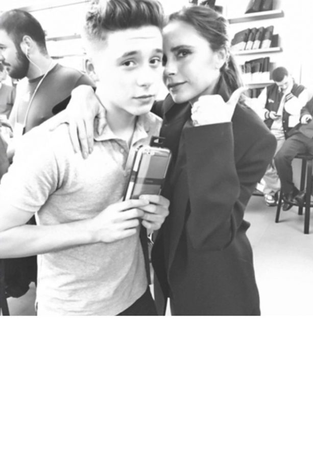 Brooklyn Celebrates Mother's Day By Posting An Image With Mum Victoria, 2015