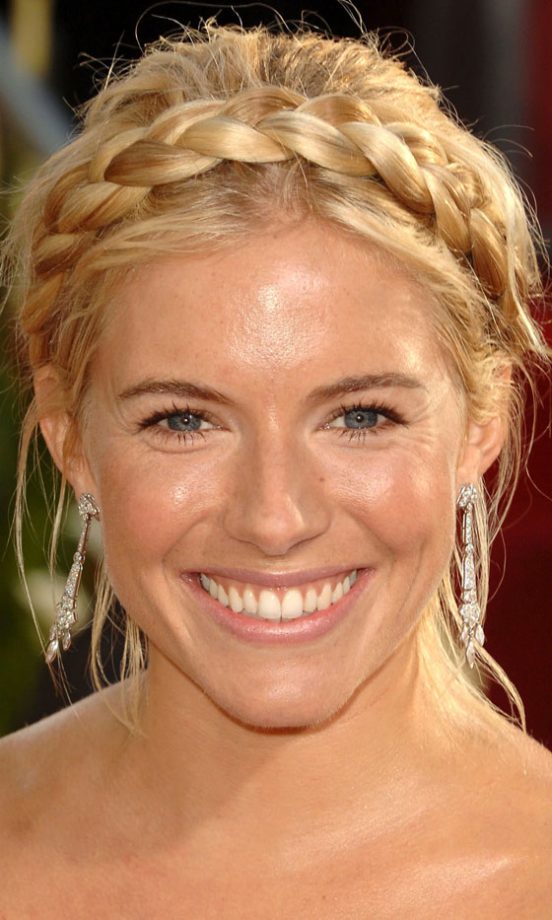 Sienna Miller At The Golden Globes Wearing A Braided Hairband Hairstyle, 2007