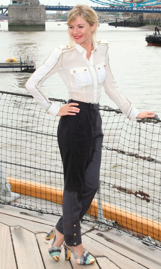 Sienna Miller Goes Nautical At The London GI Joe Photocall, 2009