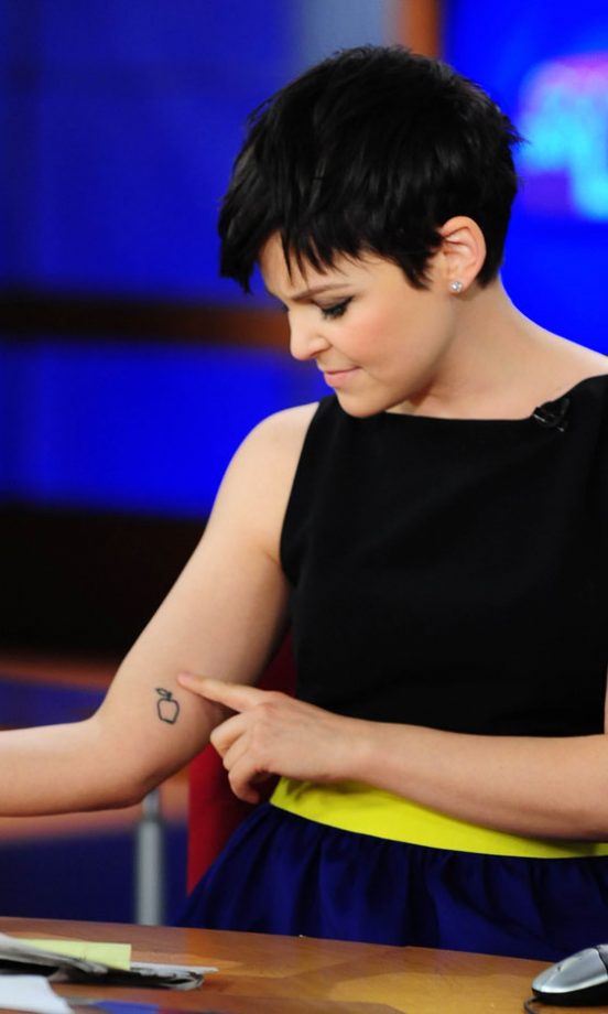 Ginnifer Goodwin's Apple Outline, 2012