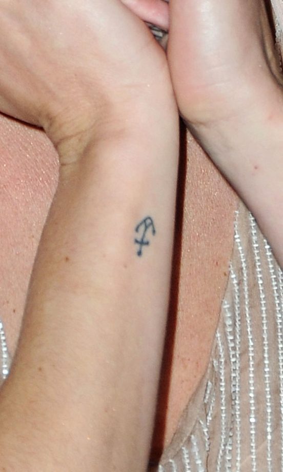 Kate Moss' Tiny Anchor, 2010
