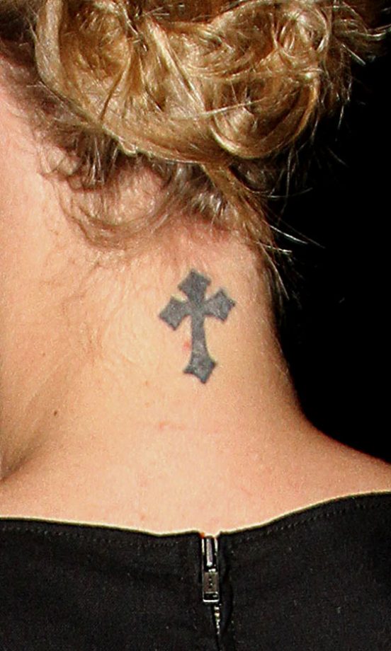 Nicky Hilton's Religious Cross, 2010