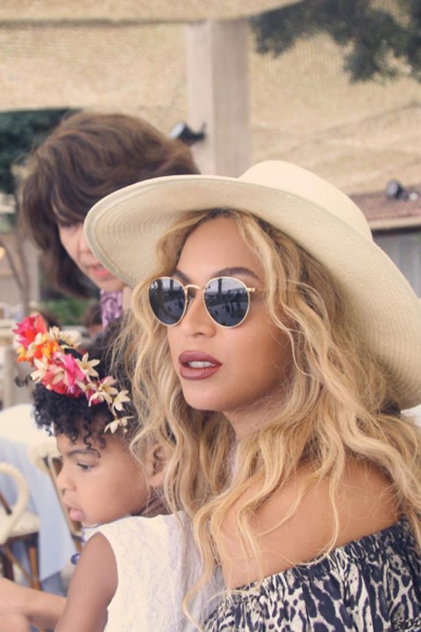 Beyonce Knowles And Blue Ivy Look Adorable On Holiday, 2015