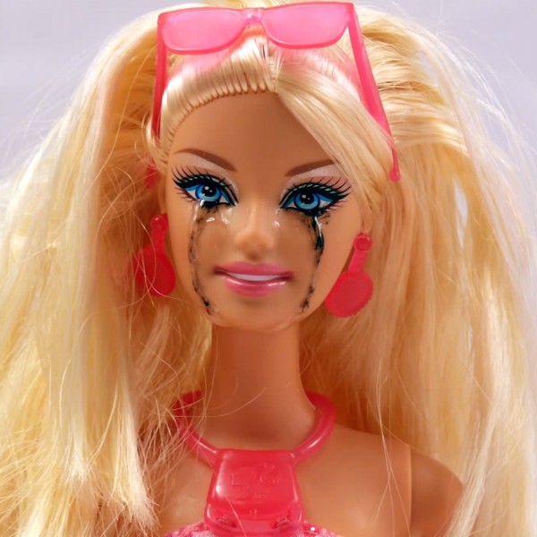 The Scary Truth Of Sleeping With Your Make-Up On