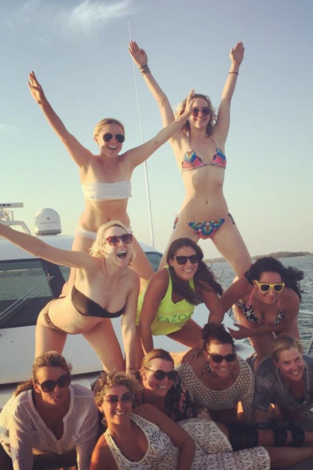 Jennifer Lawrence And Amy Schumer Form A Human Pyramid On Their Girls' Holiday, 2015