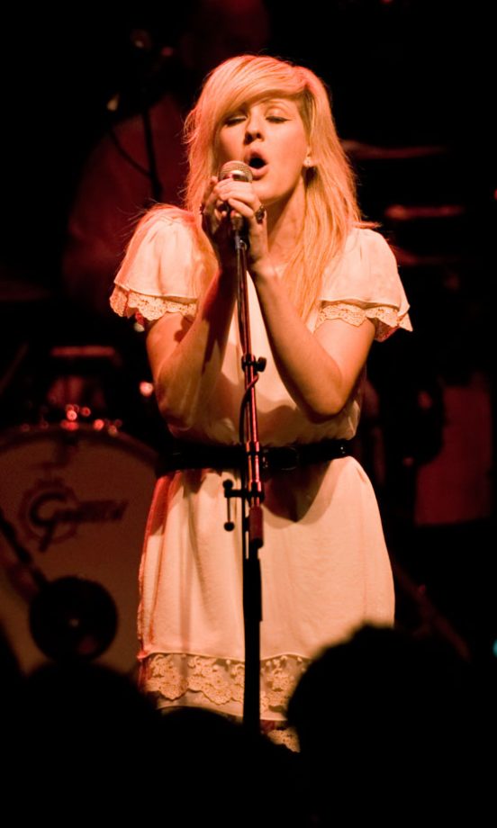 Ellie Goulding Performs At Shepherd's Bush Empire In A Pretty Lace Dress, October 2010
