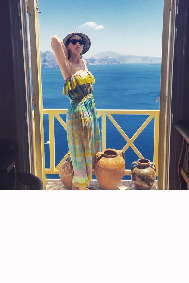 Katy Perry Looks Like A Retro Beauty Against The Stunning Mykonos View, 2015