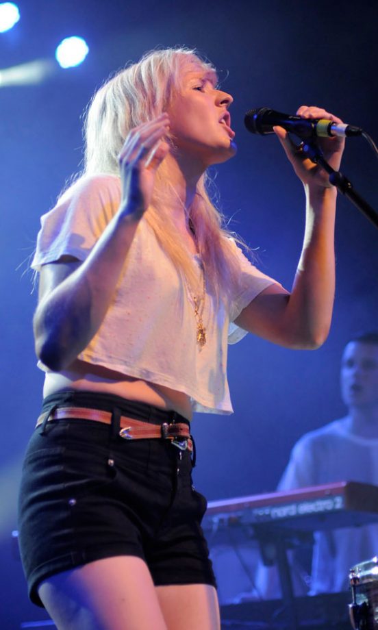 Ellie Goulding Teams Her Cropped T-Shirt With High Waisted Shorts, June 2010