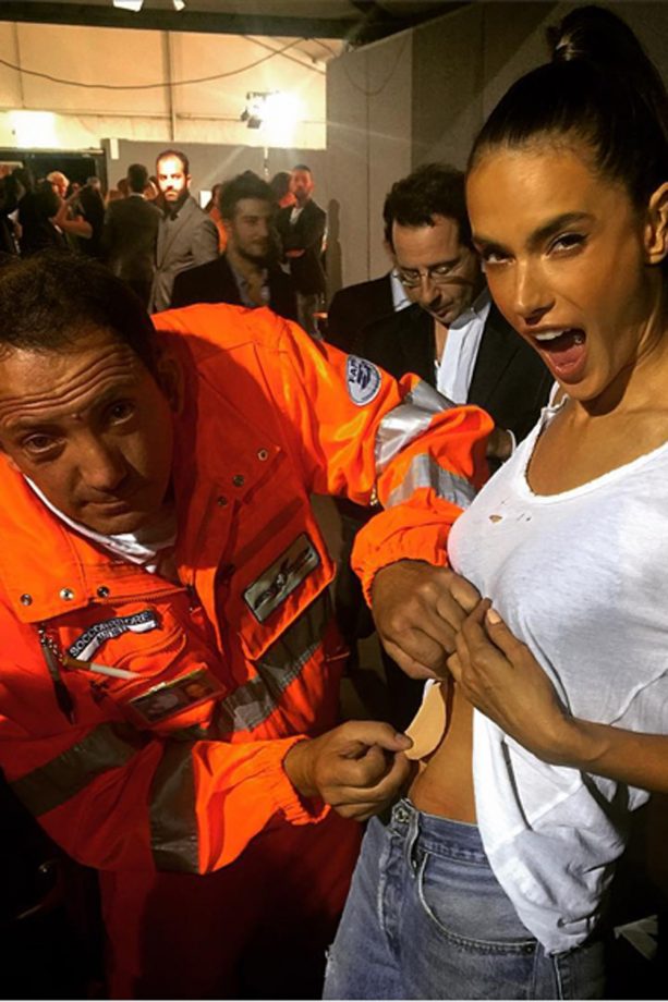 Alessandra Ambrosio Gets Her Tummy Caught In A Zip Backstage At Dsquared2 SS16