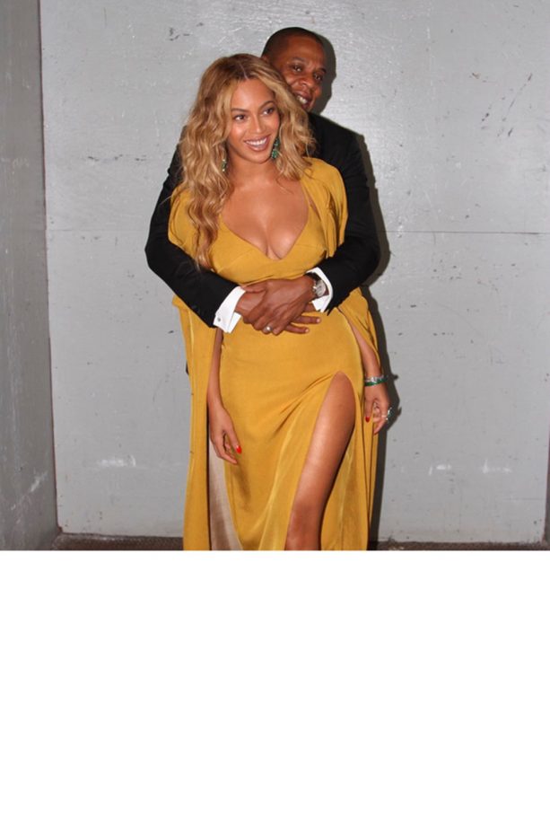 Jay Z Lovingly Wraps His Arms Around His Glamorous Wife, 2015