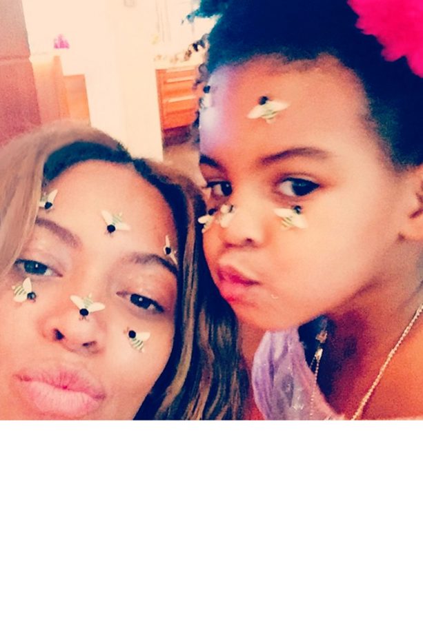 Beyoncé Shows She Really Is Queen Bee In This Cute Snap With Blue Ivy, 2015