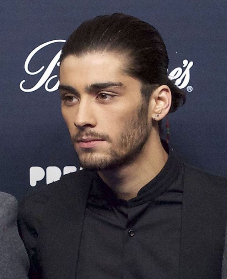 Zayn Malik Plays Around With A Ponytail At The 40 Principales Awards, 2014