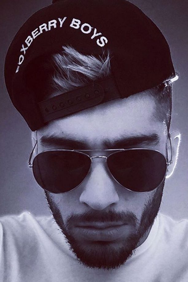 Zayn Malik Plays Around With Accessories, 2015