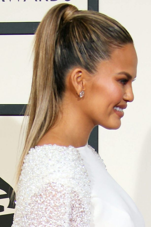 Chrissy Teigen Nails The Sleek High Ponytail At The Grammys, 2016