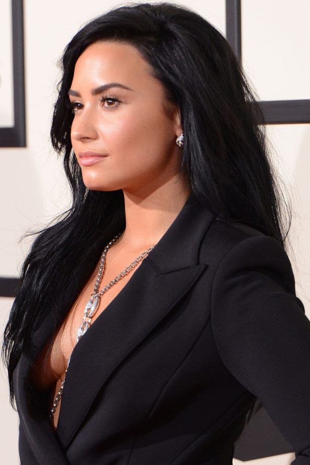 Demi Lovato Works A Flawless Bronze Glow At The Grammys, 2016