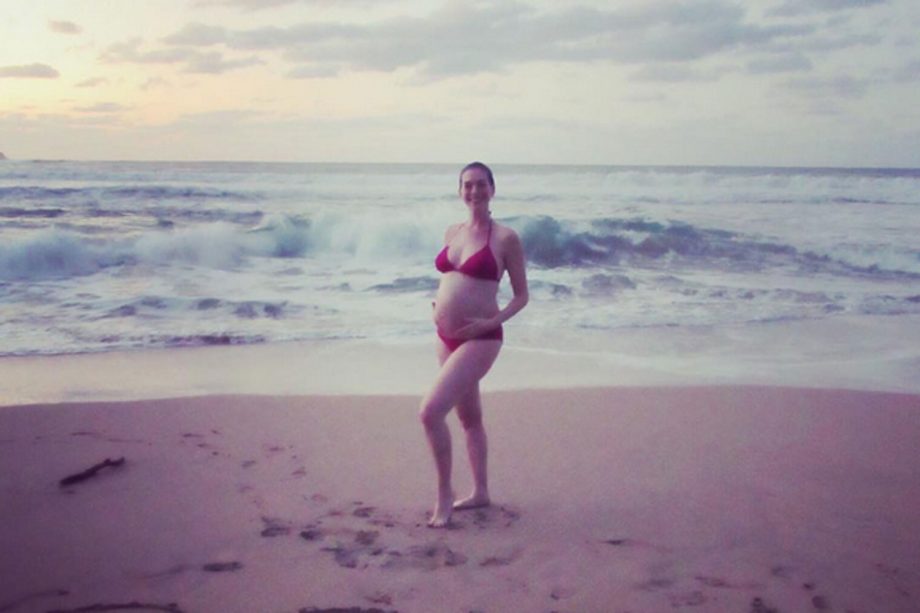 Anne Hathaway Announces Pregnancy In The Best Way *Ever*, 2015