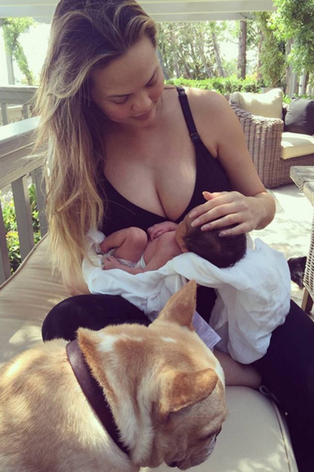 Chrissy Teigen Shares The First Picture Of Gorgeous Baby Luna, 2016